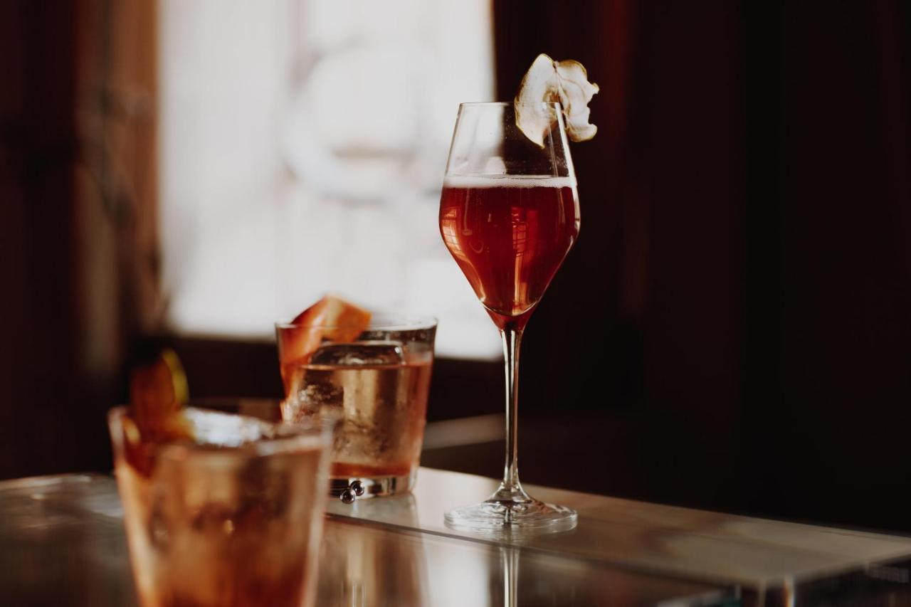 No 15 By Guesthouse, Bath Kültér fotó A wine cocktail